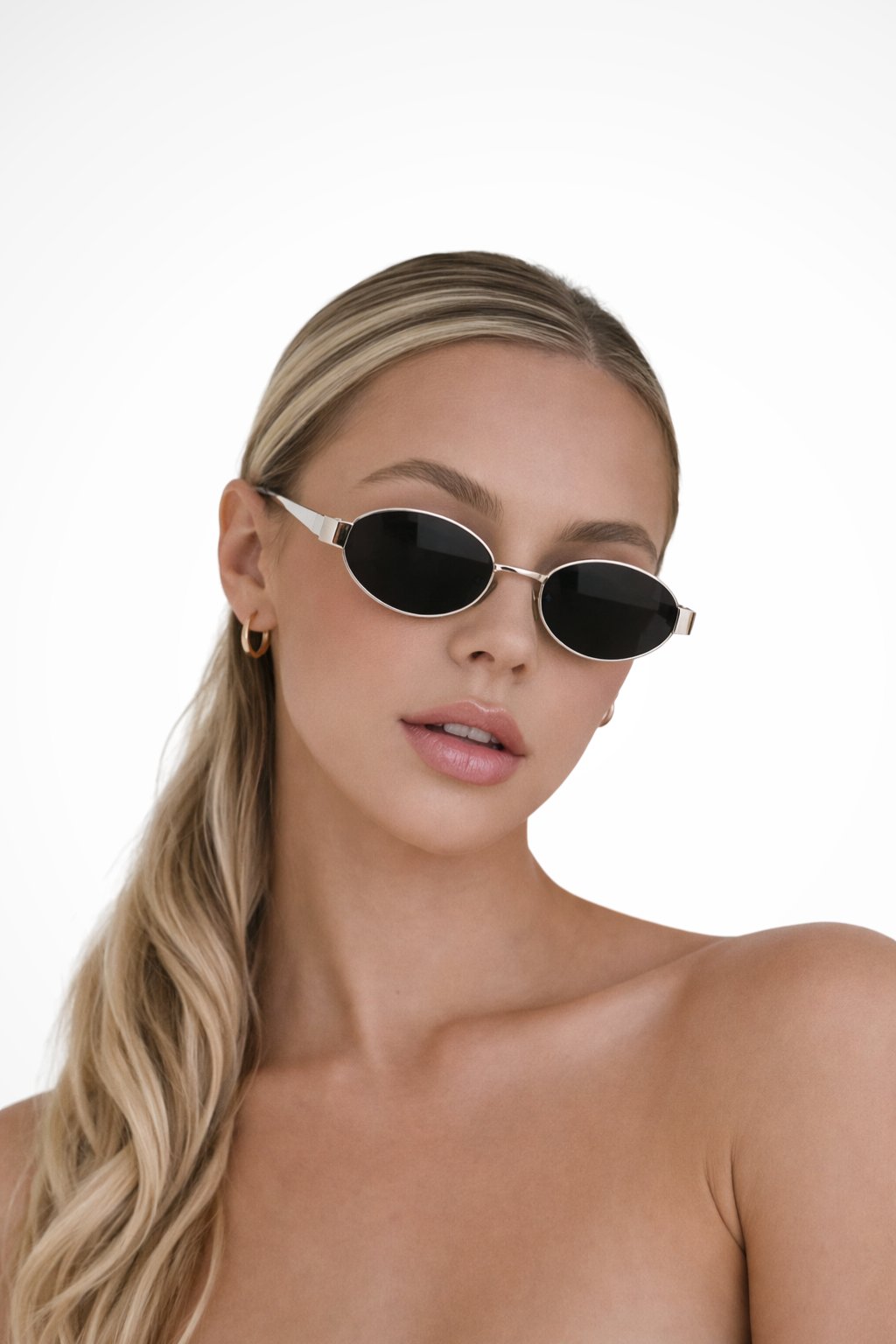 Women's Oval Frame Metal Slim Sunglasses Close Up